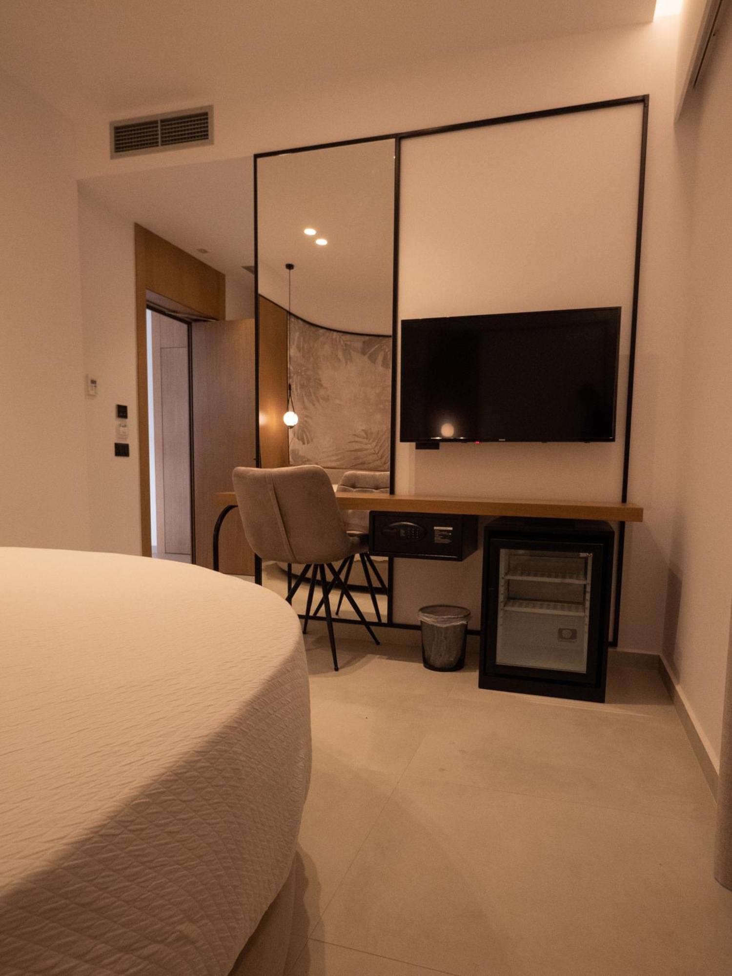 Colosseum Hotel Ksamil Eksteriør bilde