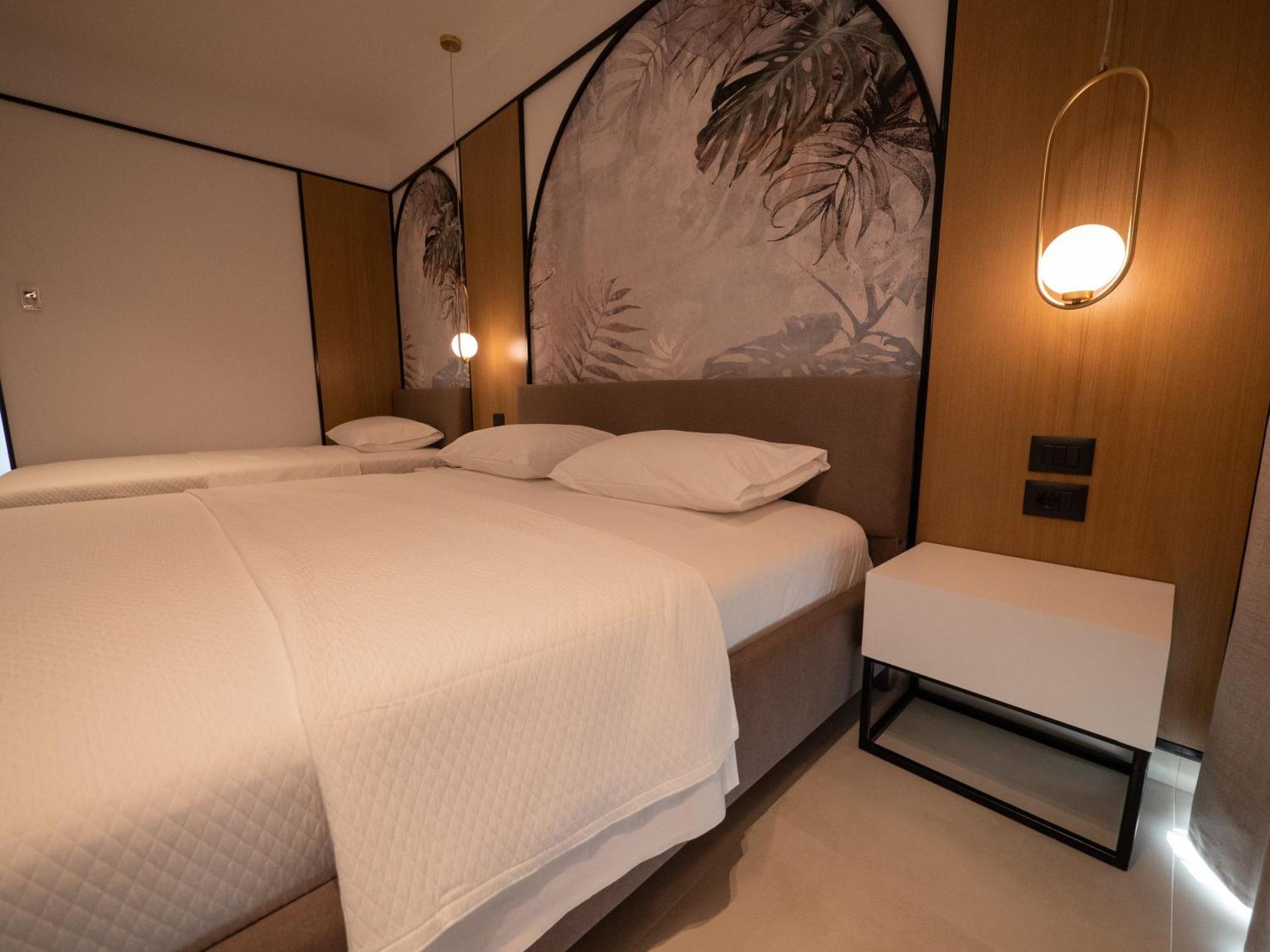 Colosseum Hotel Ksamil Eksteriør bilde