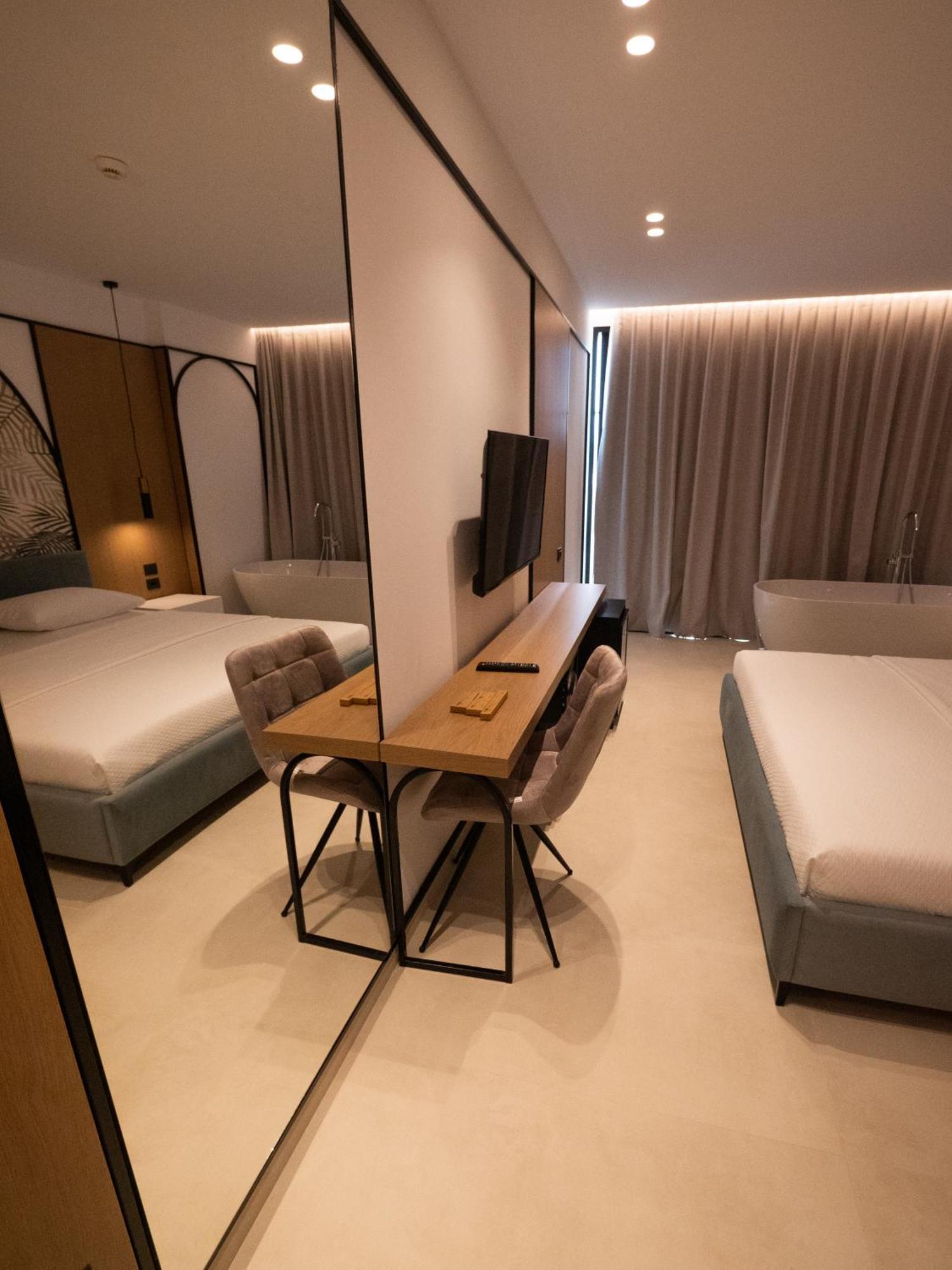 Colosseum Hotel Ksamil Eksteriør bilde